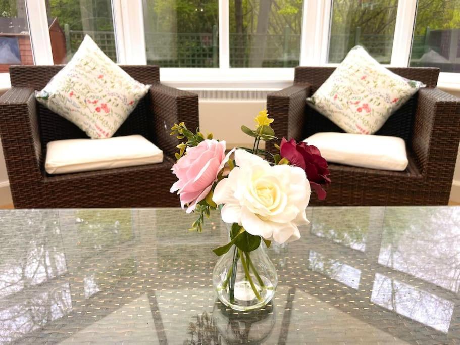 The Woodlands, Shortstay, Ideal For Families, Relocation, Contractors, Travel Stay Horley Bagian luar foto
