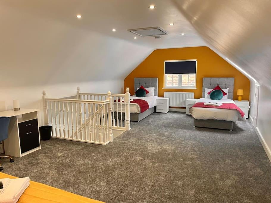 The Woodlands, Shortstay, Ideal For Families, Relocation, Contractors, Travel Stay Horley Bagian luar foto