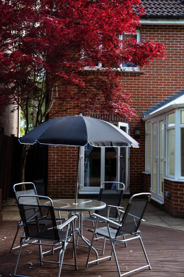 The Woodlands, Shortstay, Ideal For Families, Relocation, Contractors, Travel Stay Horley Bagian luar foto